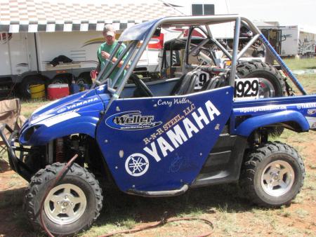 We finished off our Stock racer with full Yamaha-blue side panels and our sponsor’s graphics – and we just loved how it turned out!