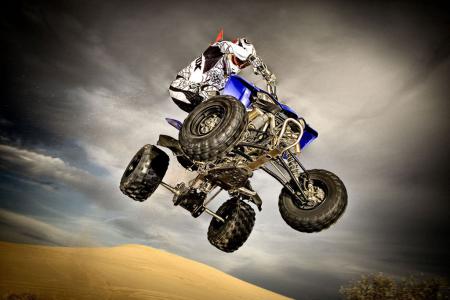 Moving the YFZR around in the air is easy, thanks to its extremely well-balanced chassis.
