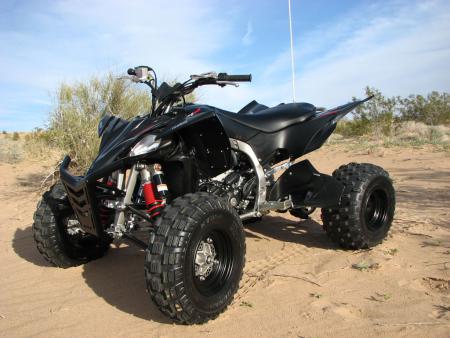 Along with the standard blue and white model YFZ450Rs, Yamaha has also released this great looking, all black Special Edition model, complete with black front bumper and black aluminum heel guards.