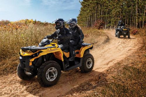 2013 Can-Am Outlander MAX 1000 DPS Action