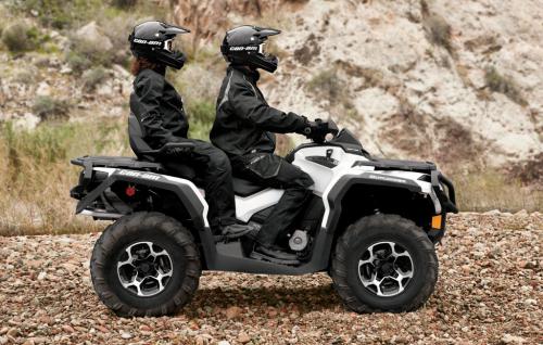 2013 Can-Am Outlander MAX 1000 Limited Action