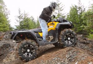 2013 Can-Am Outlander 1000 X mr Action Uphill