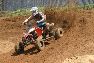 The Maxxis RAZR MX tires provide solid traction.