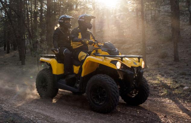 2015 Can-Am Outlander L 450 MAX Action 01