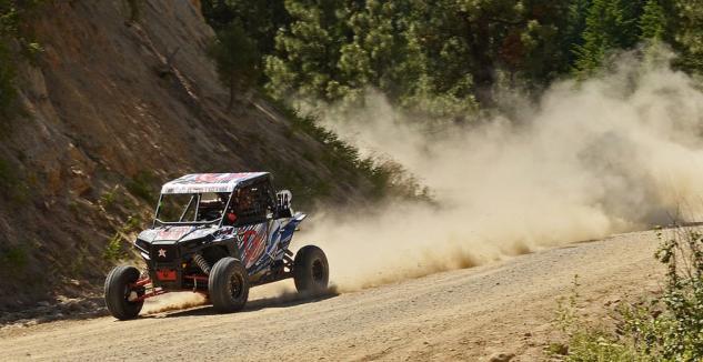 UTV Rally Racing Action Dust